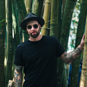 T-Shirt Logo Script Print